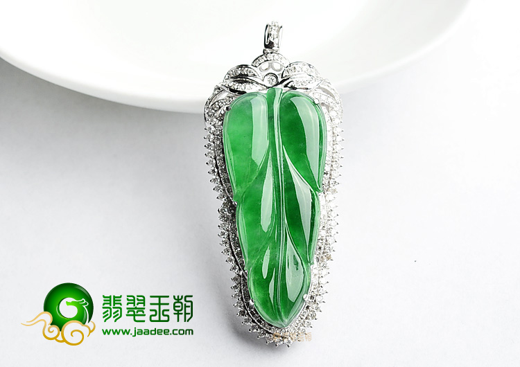 (超值推荐)冰种阳绿镶白金金枝玉叶胸坠(真钻)