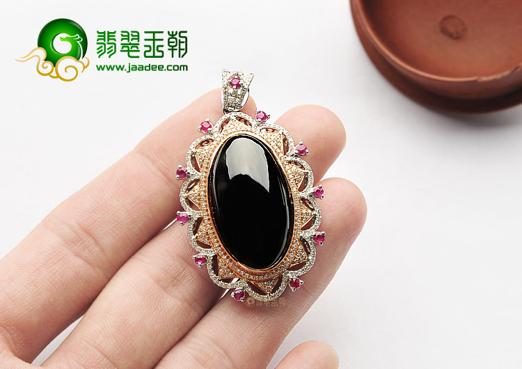 玻璃种墨翠镶白金玫瑰金钻石胸坠