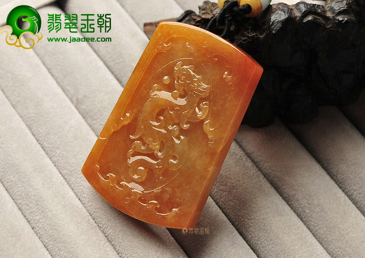 (超值推荐)糯冰种黄翡仿古龙牌挂件