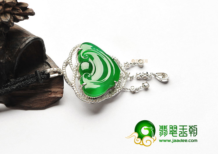 (超值推荐)冰玻种正阳绿镶白金钻石如意胸坠