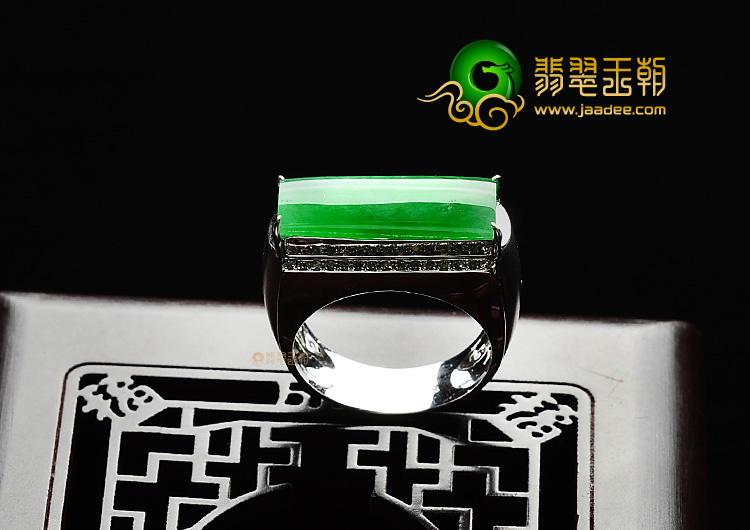 (超值推荐)冰种阳绿镶白金戒指(真钻)