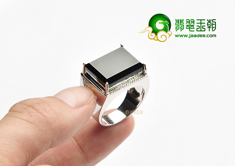 玻璃种墨翠镶白金钻石戒指（男戒）