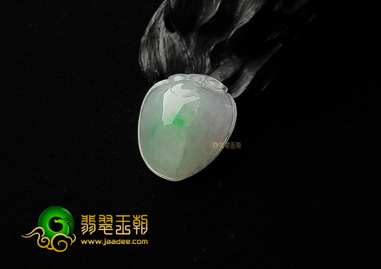 糯冰种飘翠寿桃挂件