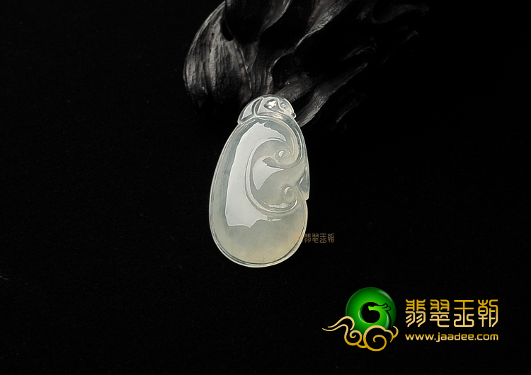 冰玻种淡晴水如意挂件