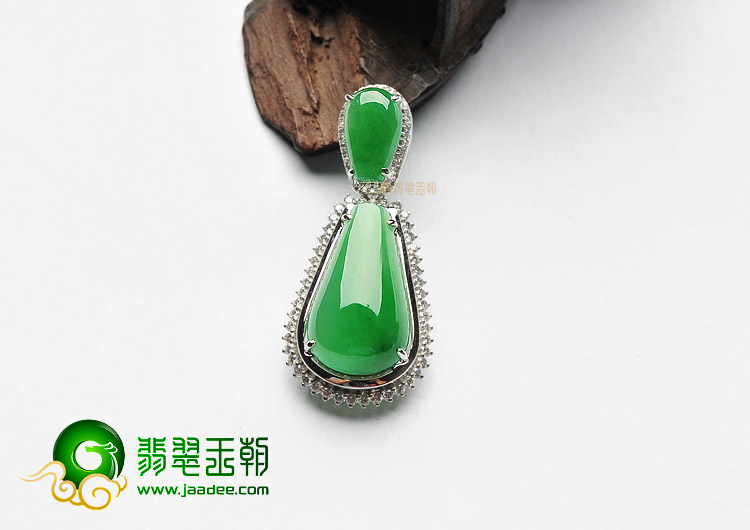 冰种阳绿镶白金钻石胸坠