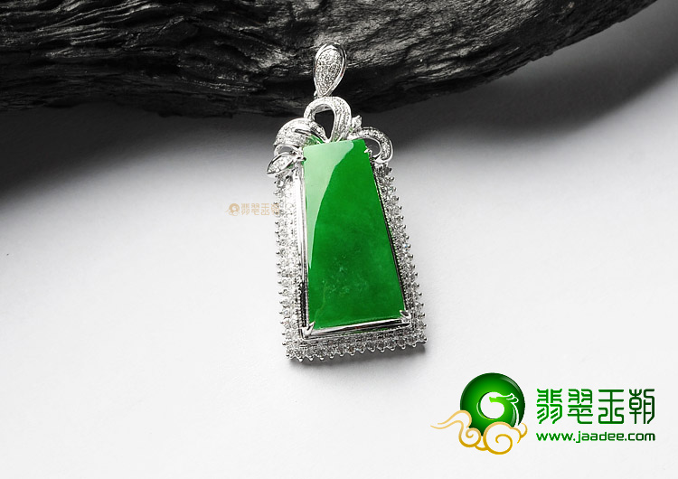 冰种正阳绿镶白金钻石胸坠