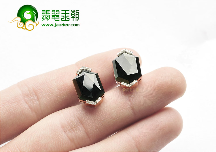玻璃种墨翠镶白金钻石耳钉
