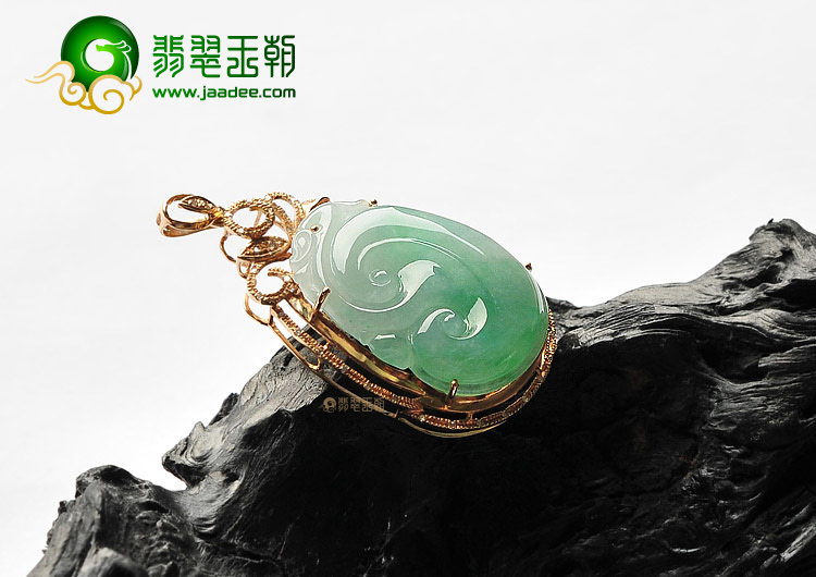 糯冰种绿晴水镶玫瑰金钻石如意胸坠