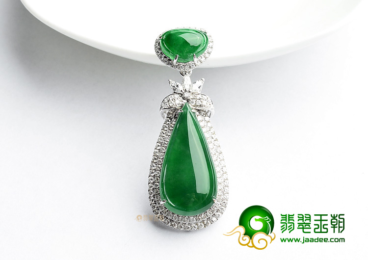 (超值推荐)冰种晴水飘花镶白金水滴胸坠(真钻)