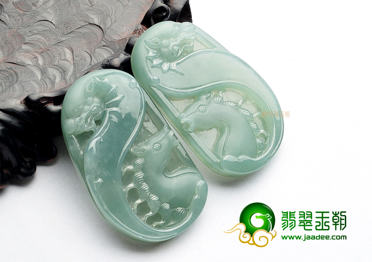 糯冰种晴水龙马精神挂件(一对)
