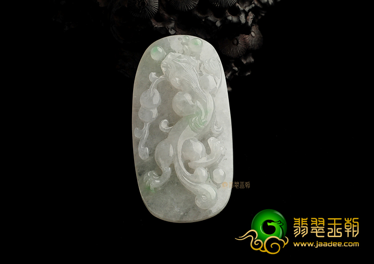 糯冰种晴水略飘花螭龙挂件