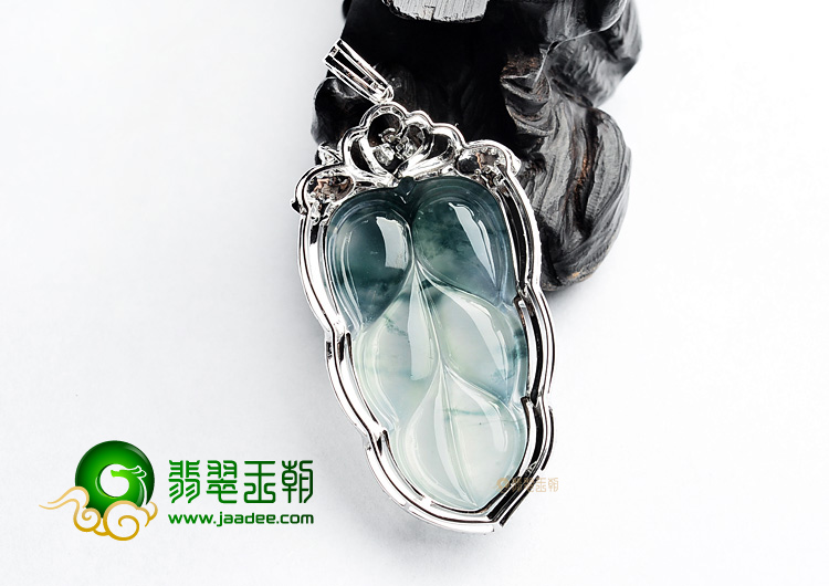 (超值推荐)冰玻种飘花镶白金金枝玉叶胸坠(真钻)