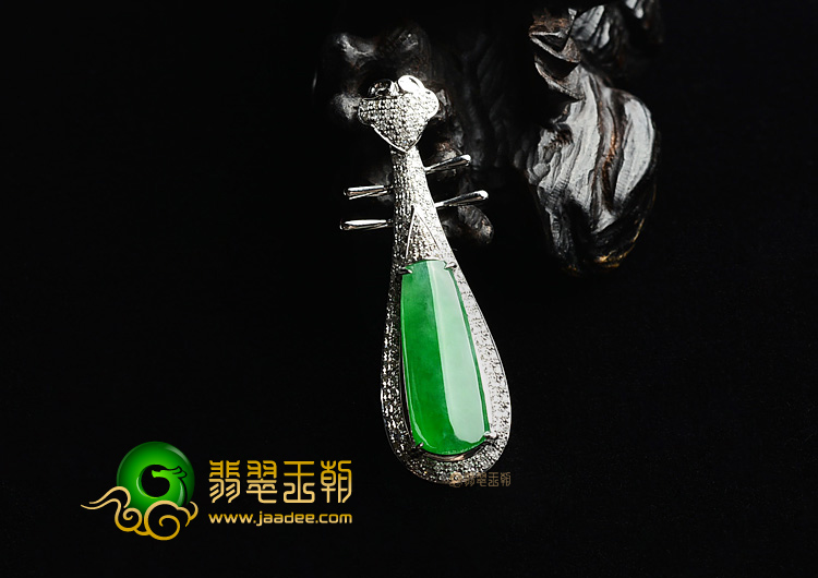 (超值推荐)糯冰种阳绿镶白金琵琶胸坠(真钻)