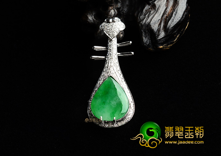 (超值推荐)糯冰种阳绿镶白金琵琶胸坠(真钻)