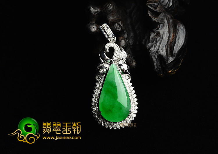 (超值推荐)冰种翠色镶白金水滴胸坠(真钻)