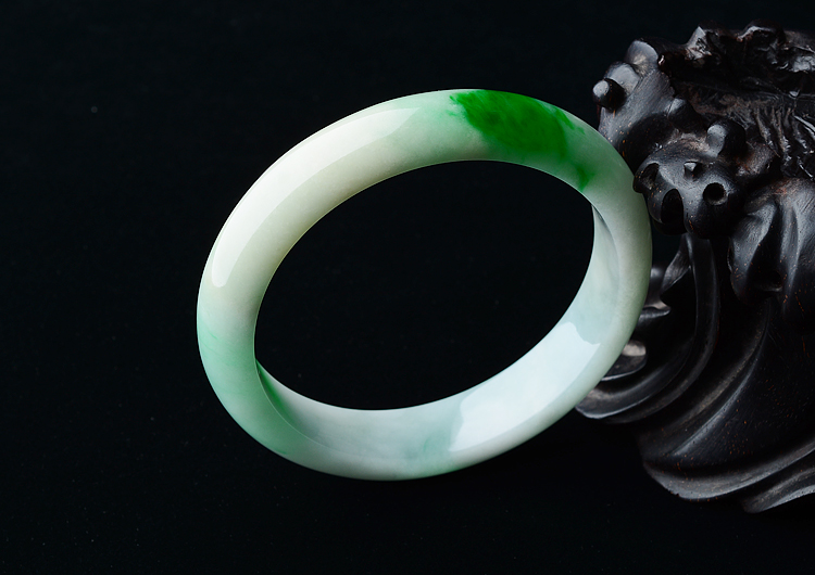 (超值推荐)糯冰种白底青手镯（58.5mm）