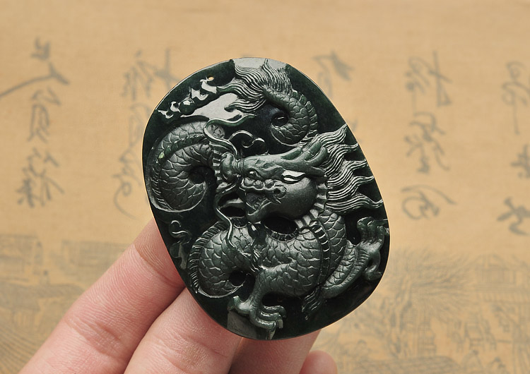 冰种墨翠龙牌挂件