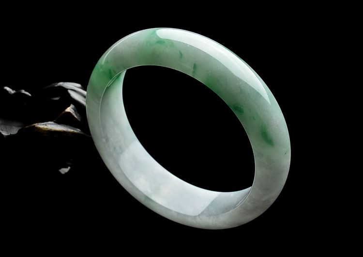 (超值推荐)糯冰种飘翠手镯(59.7mm)