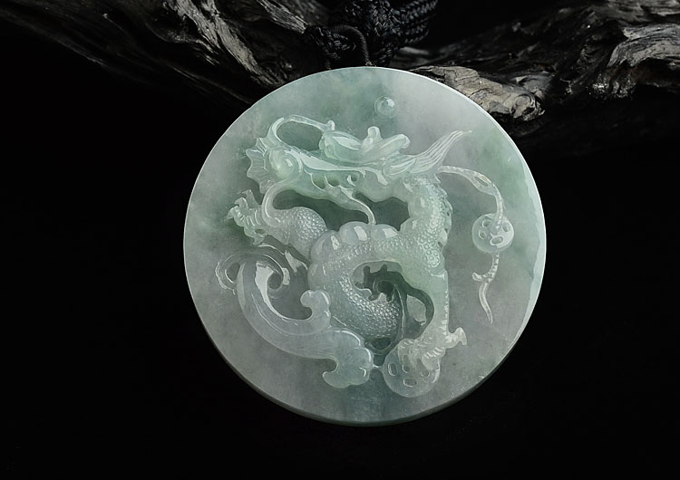 糯冰种飘花龙牌挂件