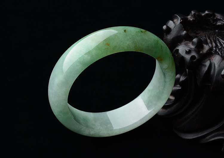 糯冰种绿晴水飘黄翡手镯（58.3mm）