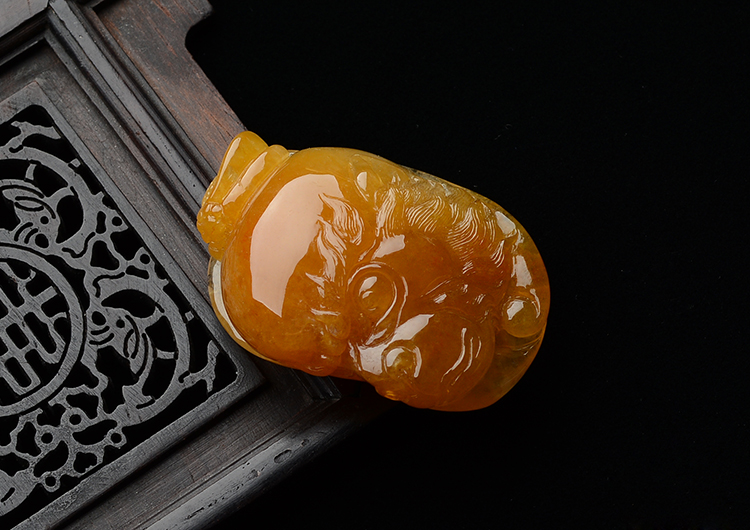 糯冰种红黄翡齐天大圣挂件