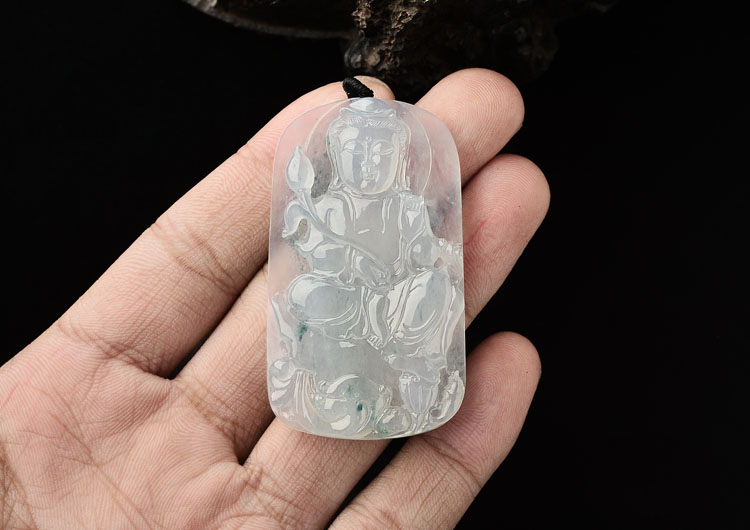 冰玻种略飘花大势至菩萨挂件