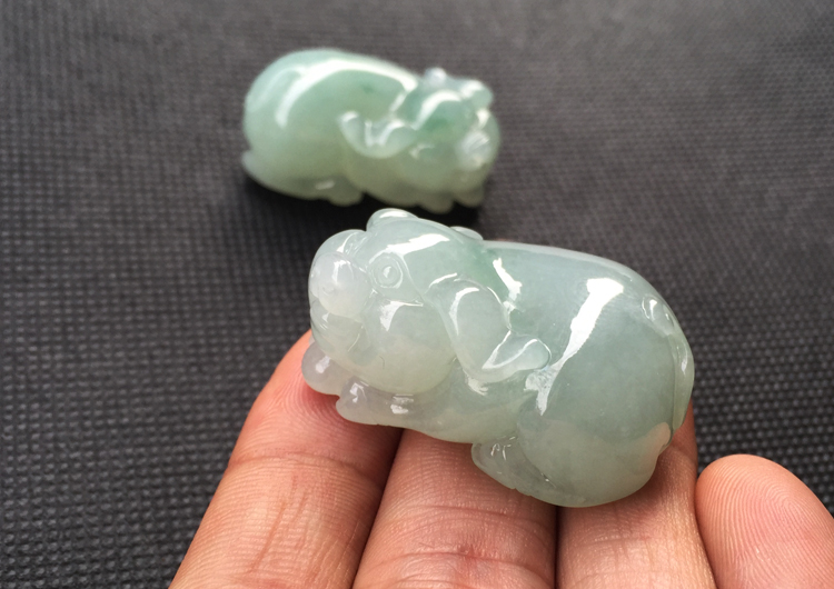 糯冰种晴水略飘花金猪送宝挂件（一对）