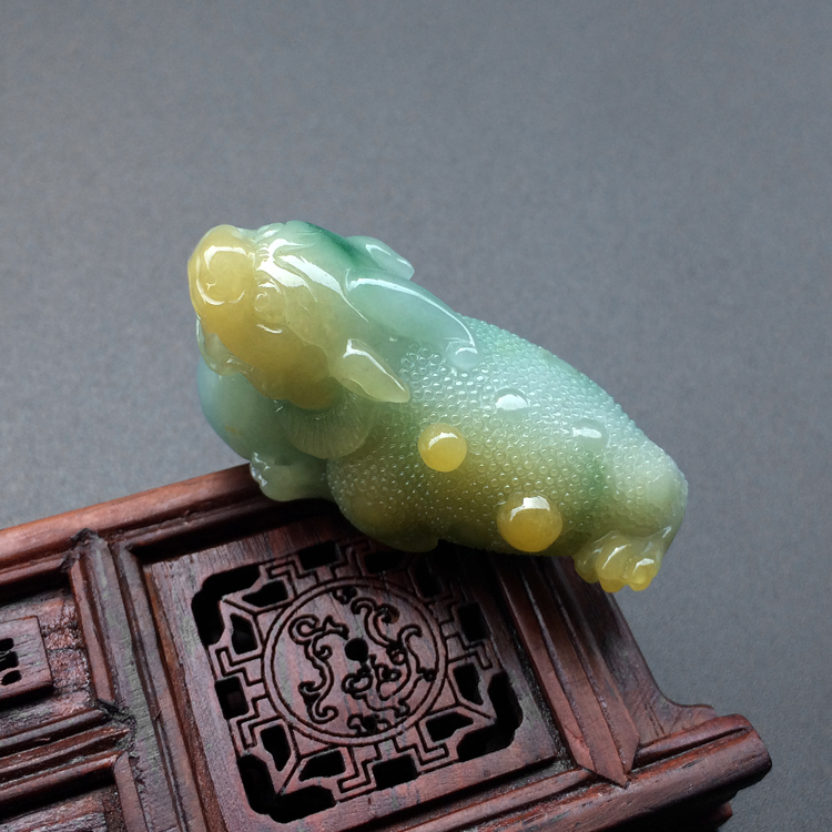 糯冰种黄翡飘花金蟾挂件