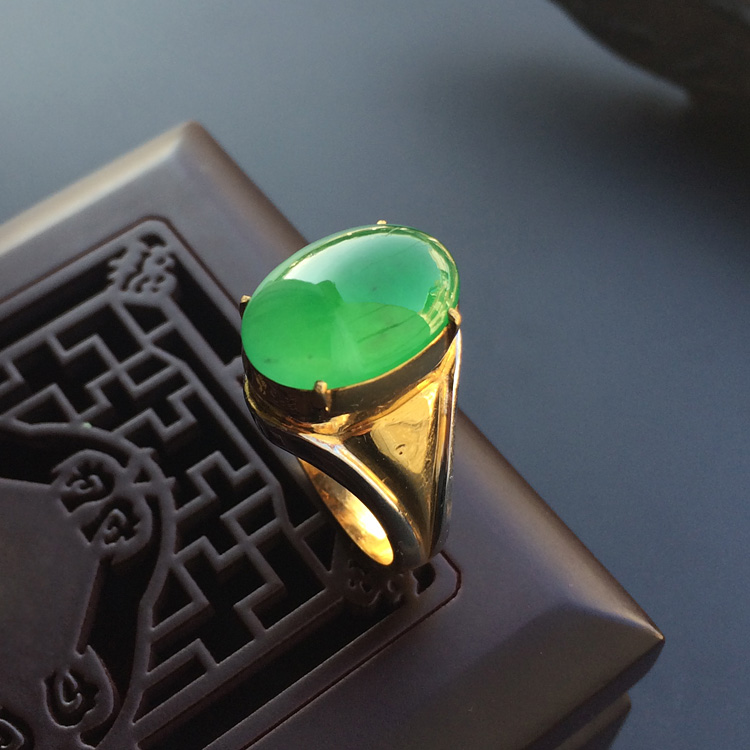 冰种阳绿戒面