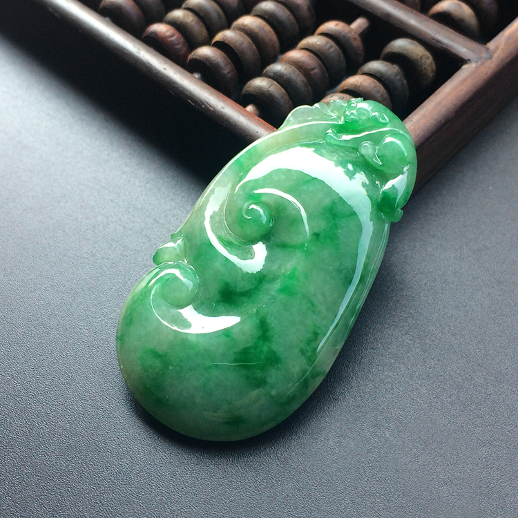 糯冰种飘翠如意挂件