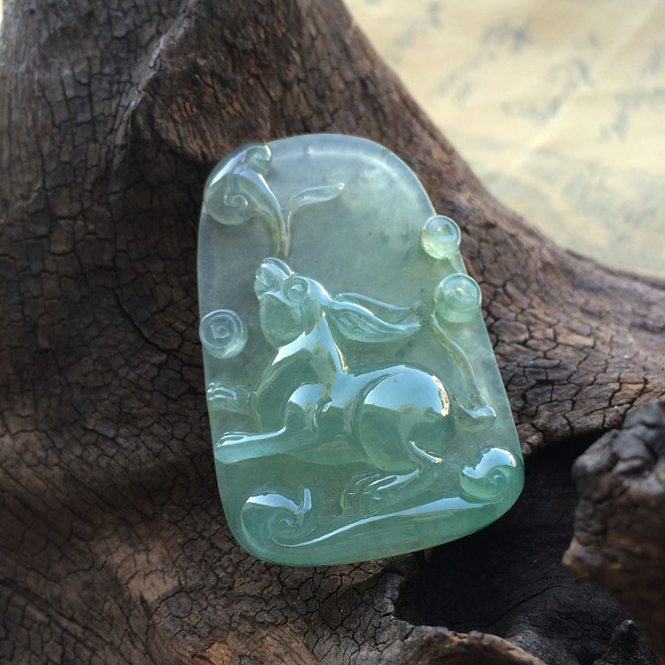 冰种晴水玉兔挂件
