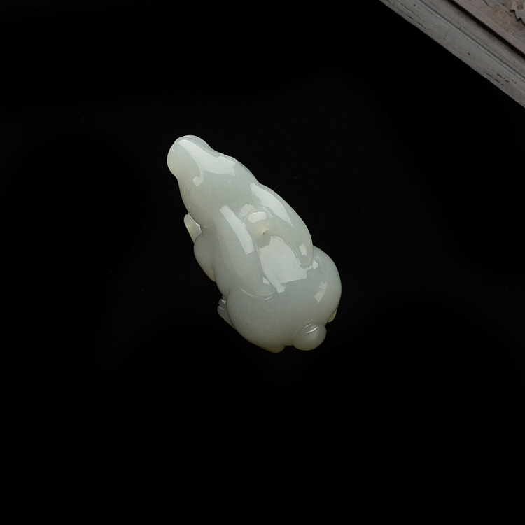 糯冰种晴水玉兔挂件