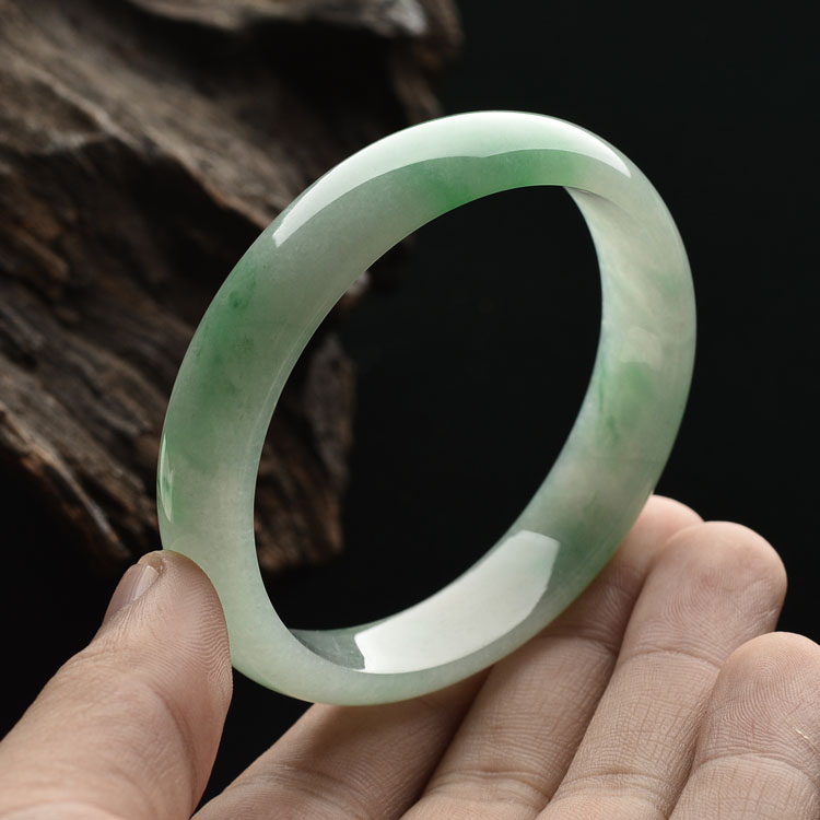 糯冰种飘翠贵妃镯（57.1-50.6mm）