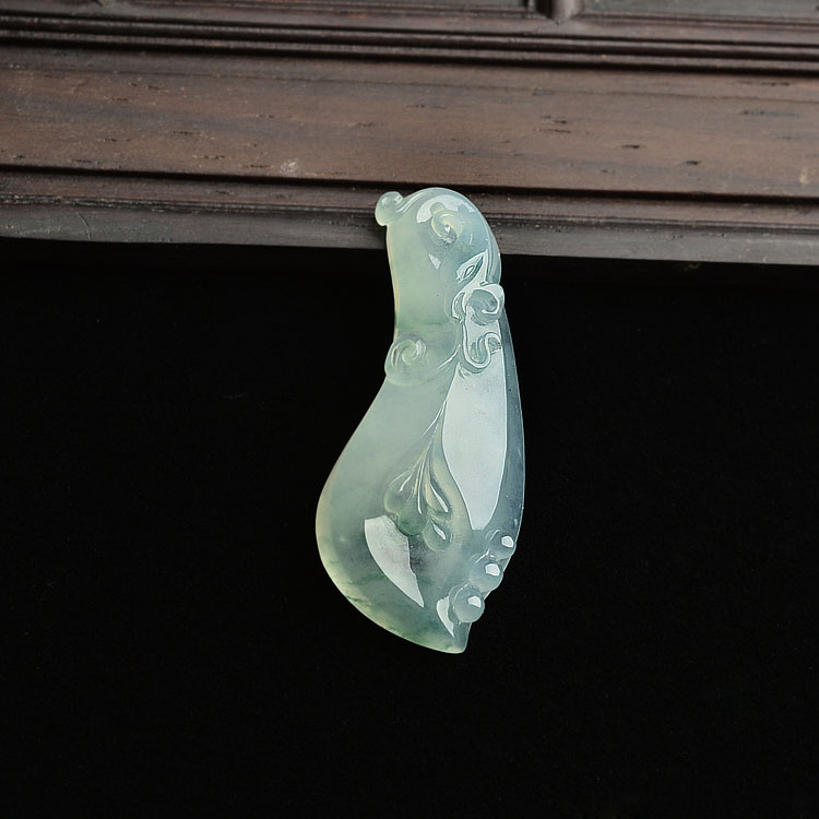 冰种飘花玉兰花挂件