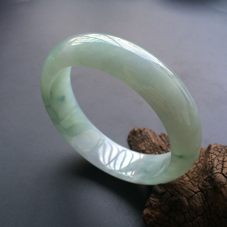 糯冰种略飘花手镯（58.7mmm）