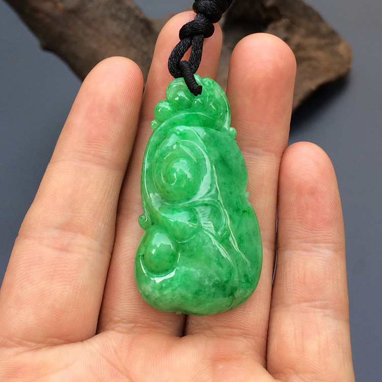 糯冰种翠色如意挂件