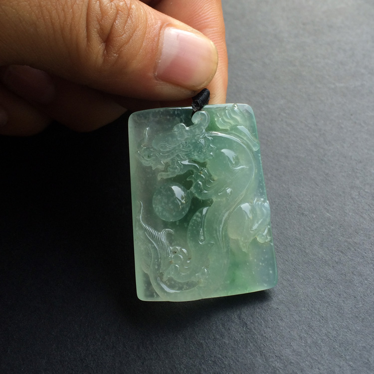 冰种飘花龙牌挂件