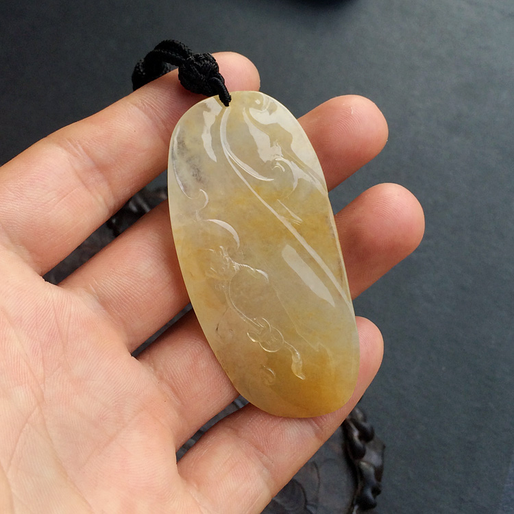 冰种黄翡年年有余挂件