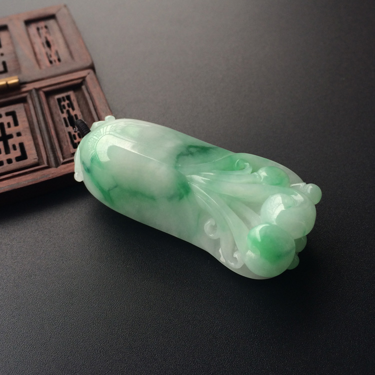 （超值推荐）糯冰种飘翠玉兰花挂件