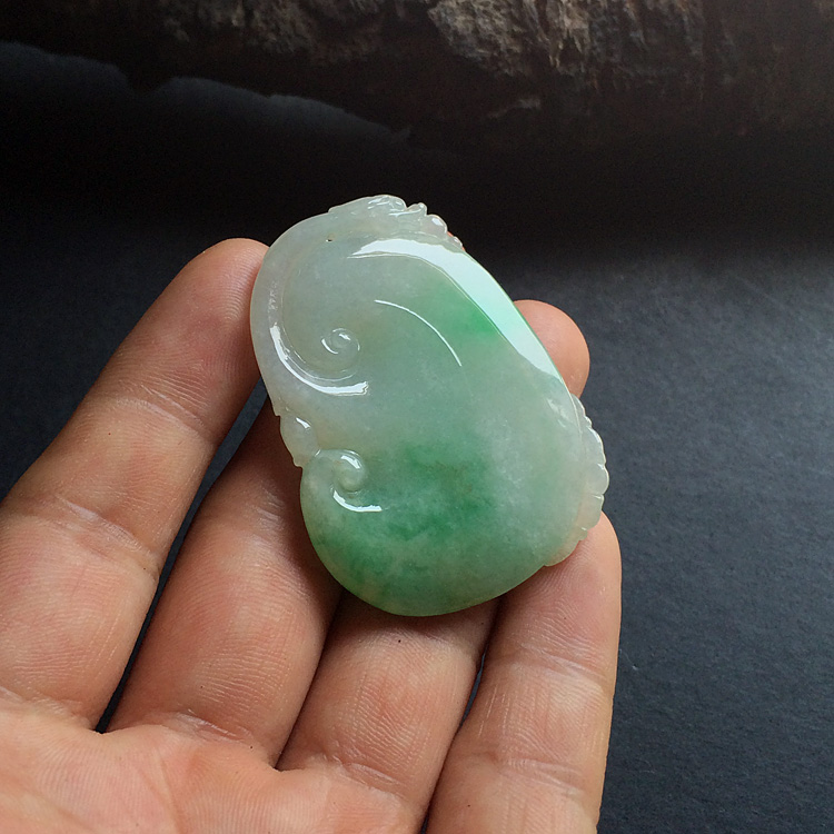 糯冰种飘翠龙行如意挂件