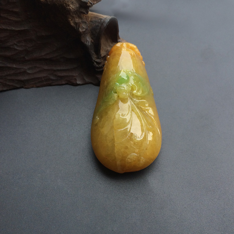 （超值推荐）糯冰种黄加绿福瓜挂件