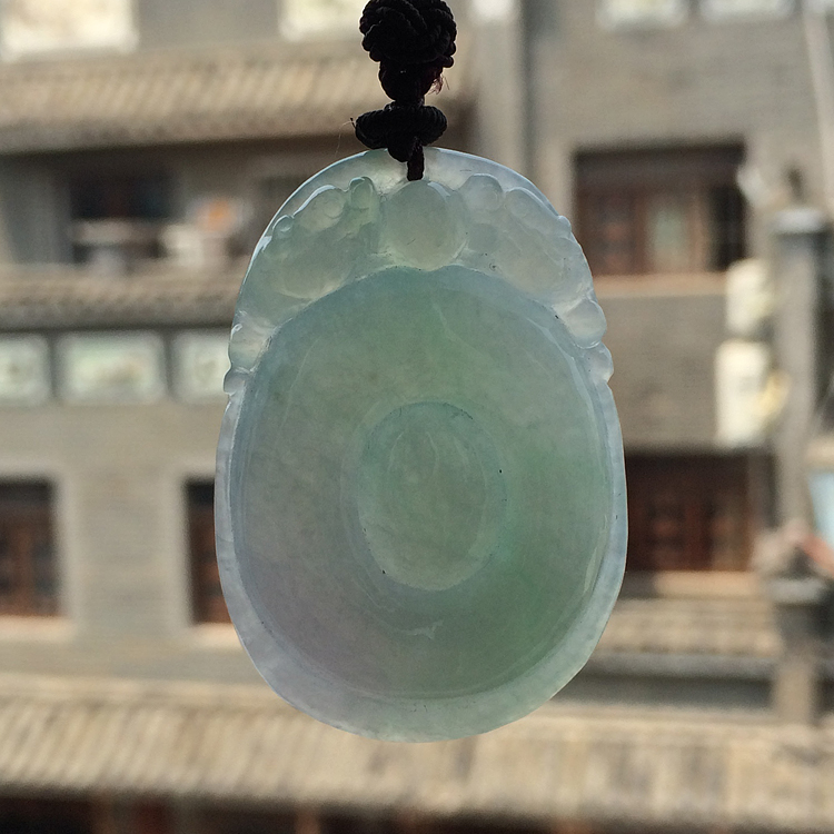 (超值推荐)糯冰种春带彩双龙戏珠挂件