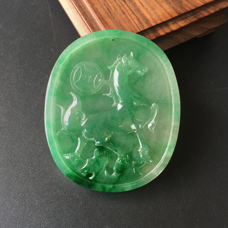 (超值推荐)糯冰种飘阳绿马到成功挂件