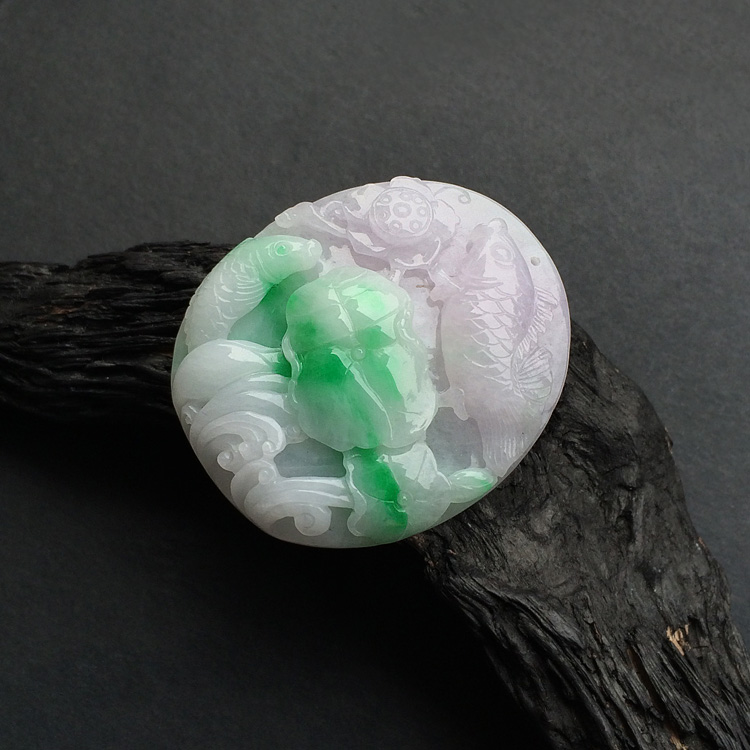 （超值推荐）糯冰种淡春带彩年年有余挂件