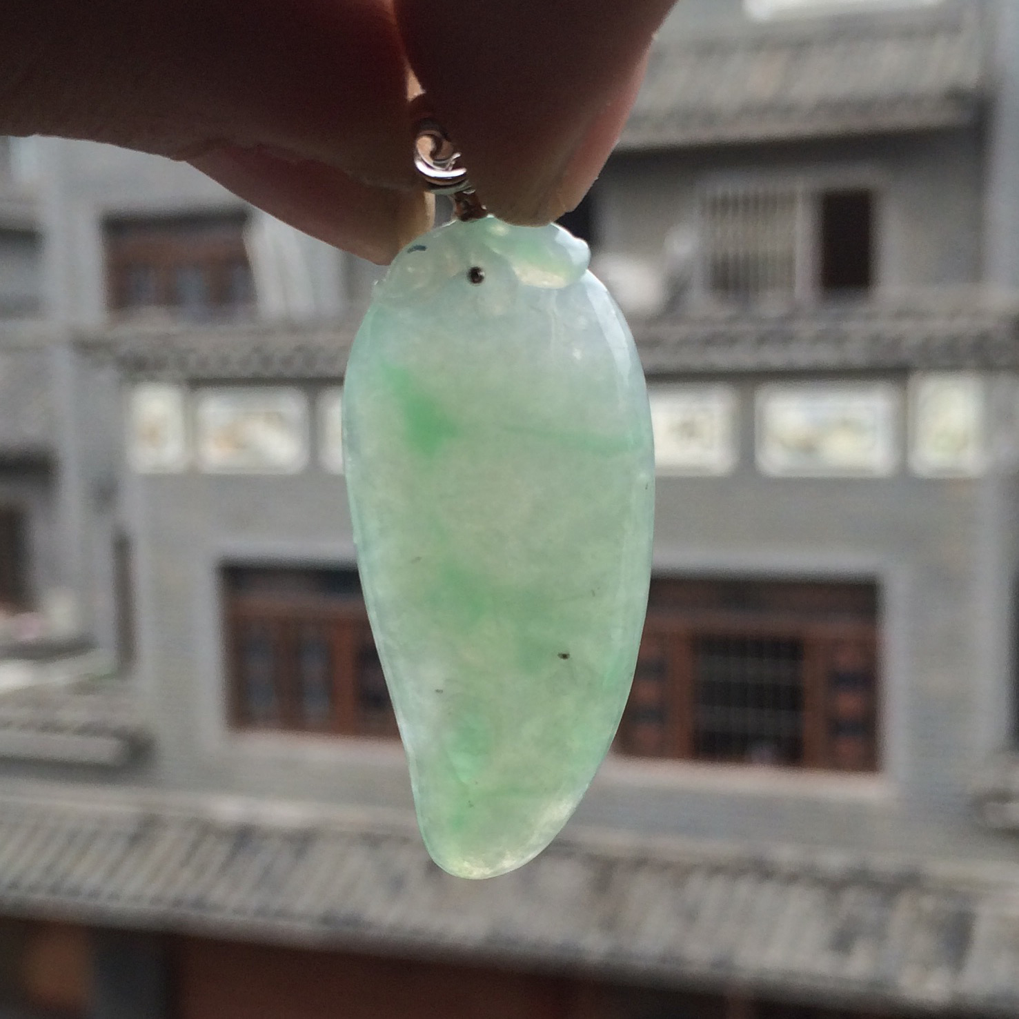 (超值推荐)冰种略飘翠福瓜挂件(镶白金扣)