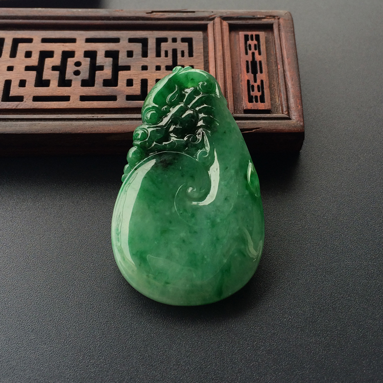 (超值推荐)糯冰种翠色龙行如意挂件