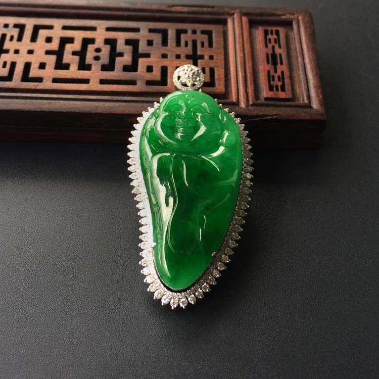 (超值推荐)糯冰种正阳绿镶白金钻石逍遥佛胸坠
