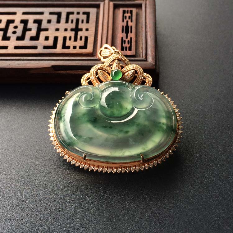 (超值推荐)冰种飘花镶玫瑰金钻石如意胸坠
