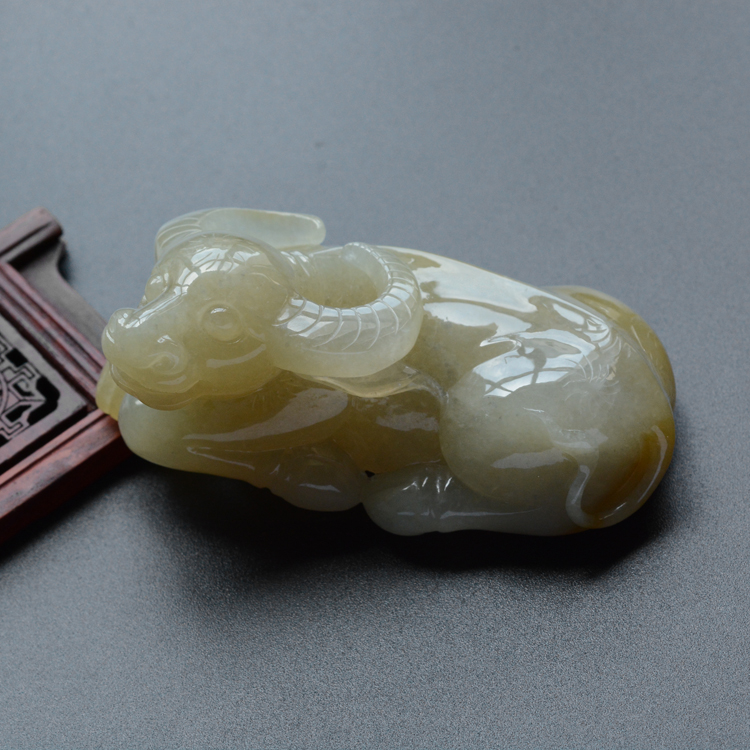 (超值推荐)糯冰种褐黄翡金牛送福挂件