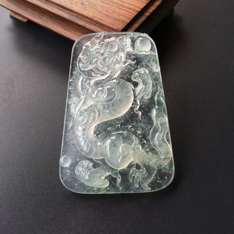 (超值推荐)玻璃种淡晴水略飘花龙牌挂件